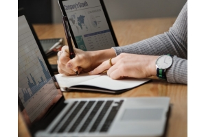 DHL國際快遞與UPS國際快遞價格優勢對比